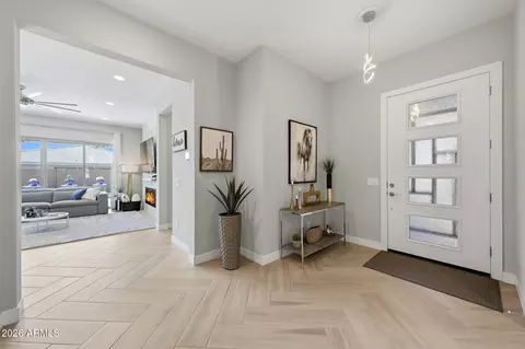 Entry Way - 2831 E Robin Ln, Phoenix, AZ 85050 photo 2 of 4