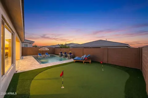 Exterior - 2831 E Robin Ln, Phoenix, AZ 85050 photo 10 of 15