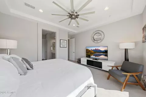 Bedroom - 2831 E Robin Ln, Phoenix, AZ 85050 photo 4 of 7