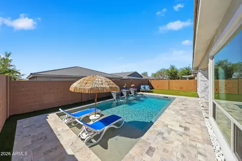 Exterior - 2831 E Robin Ln, Phoenix, AZ 85050 photo 4 of 15