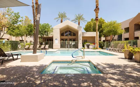 Exterior - 1295 N Ash St #817, Gilbert, AZ 85233 photo 5 of 8