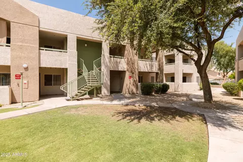 Exterior - 1295 N Ash St #817, Gilbert, AZ 85233 photo 3 of 8