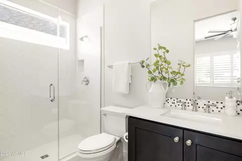 Bath - 625 W Echo Ln, Phoenix, AZ 85021 photo 6 of 7
