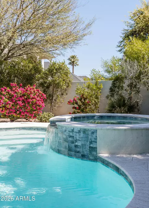 Exterior - 625 W Echo Ln, Phoenix, AZ 85021 photo 6 of 7