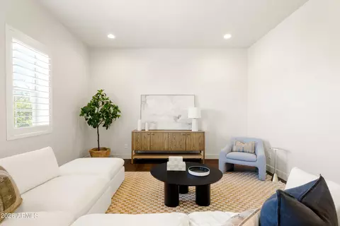 Living - 625 W Echo Ln, Phoenix, AZ 85021 photo 5 of 7