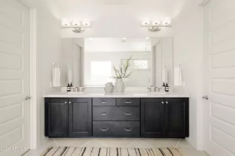 Bath - 625 W Echo Ln, Phoenix, AZ 85021 photo 2 of 7