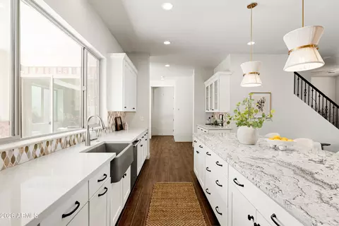 Kitchen - 625 W Echo Ln, Phoenix, AZ 85021 photo 3 of 4