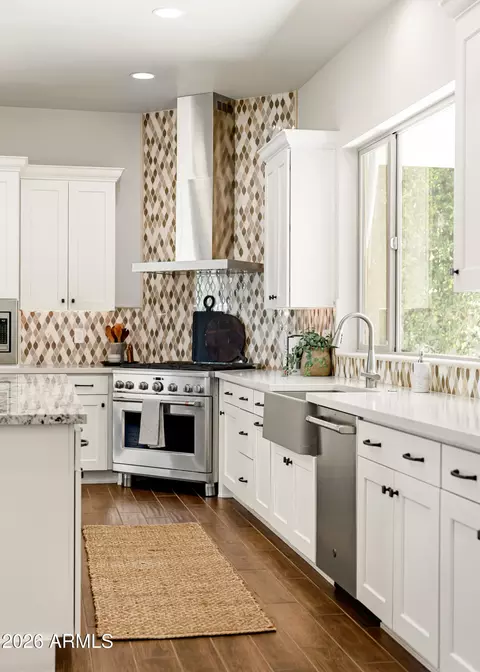 Kitchen - 625 W Echo Ln, Phoenix, AZ 85021 photo 4 of 4
