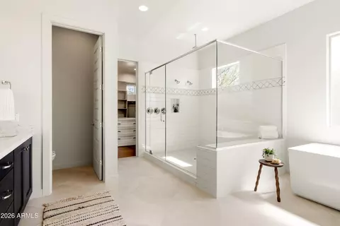 Bath - 625 W Echo Ln, Phoenix, AZ 85021 photo 1 of 7