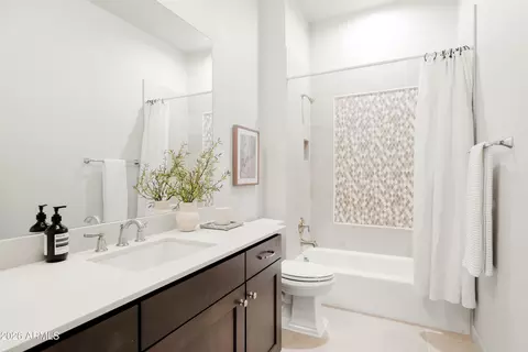 Bath - 625 W Echo Ln, Phoenix, AZ 85021 photo 4 of 7