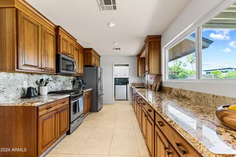 Kitchen - 2814 E Sierra St, Phoenix, AZ 85028 photo 3 of 3
