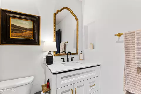 Bath - 2814 E Sierra St, Phoenix, AZ 85028 photo 3 of 4