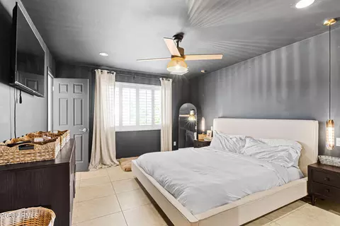 Bedroom - 2814 E Sierra St, Phoenix, AZ 85028 photo 1 of 4