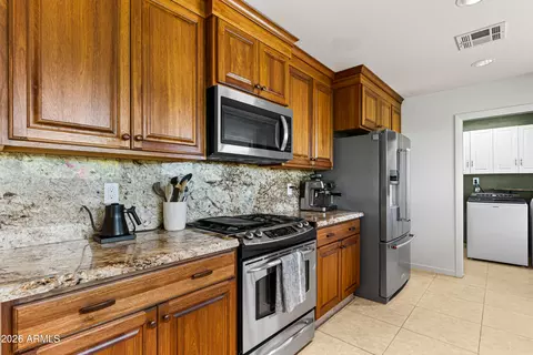 Kitchen - 2814 E Sierra St, Phoenix, AZ 85028 photo 2 of 3