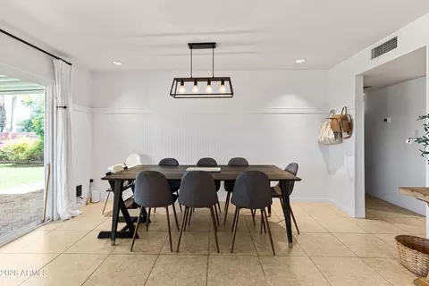 Dining - 2814 E Sierra St, Phoenix, AZ 85028 photo 1 of 2