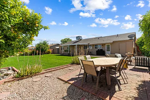 Exterior - 2814 E Sierra St, Phoenix, AZ 85028 photo 5 of 6