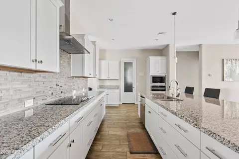 Kitchen - 10331 E Beta Ave, Mesa, AZ 85212 photo 6 of 6