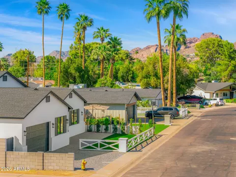 View/Area - 3002 N 53rd Pl, Phoenix, AZ 85018 photo 2 of 2