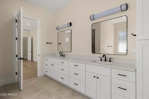 Bath - 3002 N 53rd Pl, Phoenix, AZ 85018 photo 1 of 9