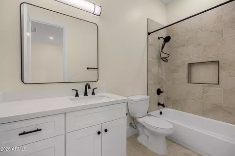 Bath - 3002 N 53rd Pl, Phoenix, AZ 85018 photo 5 of 9