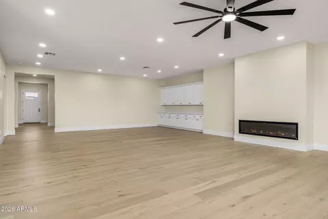 Living - 3002 N 53rd Pl, Phoenix, AZ 85018 photo 2 of 4