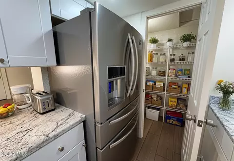 Kitchen - 4513 E Riverside St, Phoenix, AZ 85040 photo 4 of 5