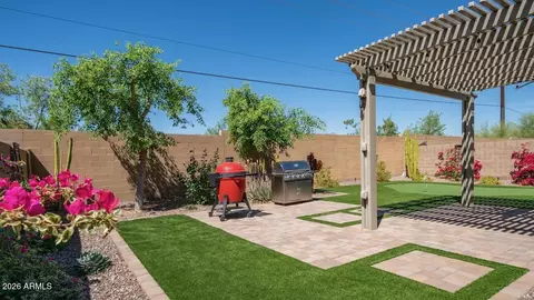 43422 N Hudson Trl, New River, AZ 85087