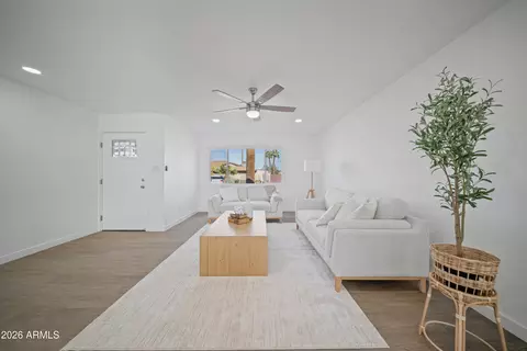 Living - 8944 N 17th Ln, Phoenix, AZ 85021 photo 3 of 5