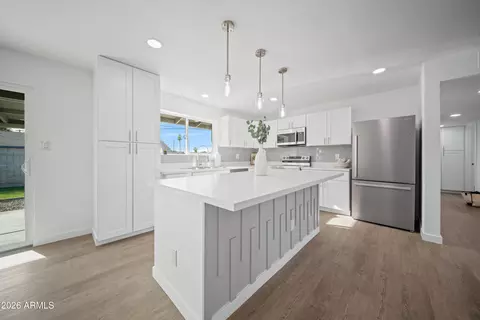 Kitchen - 8944 N 17th Ln, Phoenix, AZ 85021 photo 1 of 7