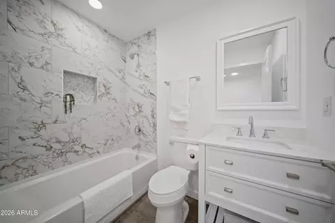 Bath - 8944 N 17th Ln, Phoenix, AZ 85021 photo 1 of 2