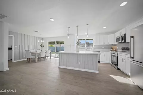Kitchen - 8944 N 17th Ln, Phoenix, AZ 85021 photo 7 of 7
