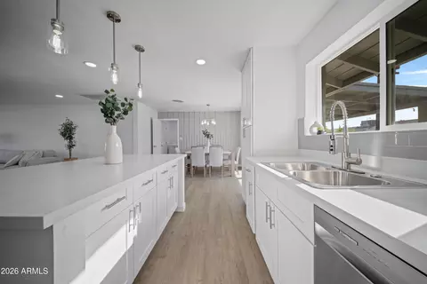 Kitchen - 8944 N 17th Ln, Phoenix, AZ 85021 photo 6 of 7