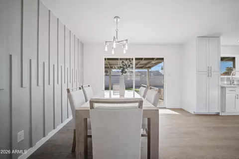 Dining - 8944 N 17th Ln, Phoenix, AZ 85021 photo 2 of 2