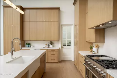 Kitchen - 3923 E Heatherbrae Dr, Phoenix, AZ 85018 photo 2 of 5