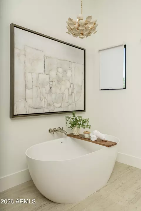 Bath - 3923 E Heatherbrae Dr, Phoenix, AZ 85018 photo 5 of 10