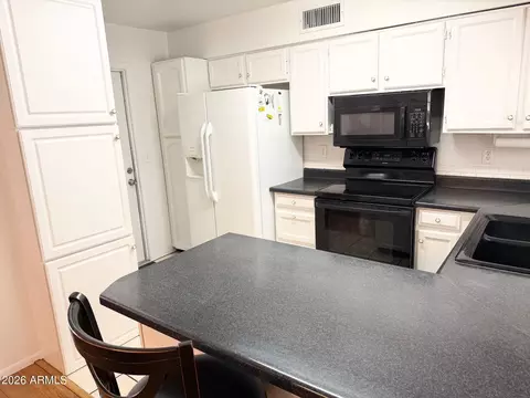 Kitchen - 7919 E Flossmoor Ave, Mesa, AZ 85208 photo 1 of 2