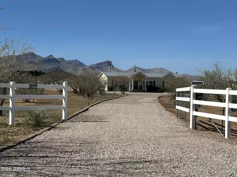 277 E Allen Ln, Huachuca City, AZ 85616