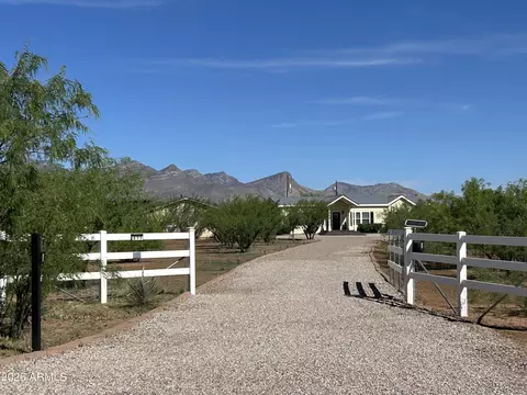 277 E Allen Ln, Huachuca City, AZ 85616