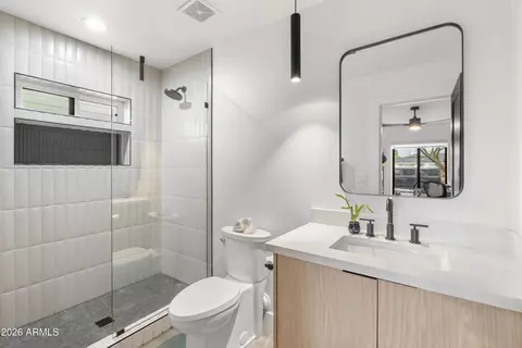 Bath - 4639 E Osborn Rd, Phoenix, AZ 85018 photo 7 of 9