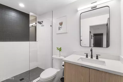 Bath - 4639 E Osborn Rd, Phoenix, AZ 85018 photo 8 of 9
