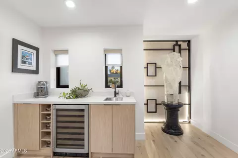 Entry Way - 4639 E Osborn Rd, Phoenix, AZ 85018 photo 4 of 4