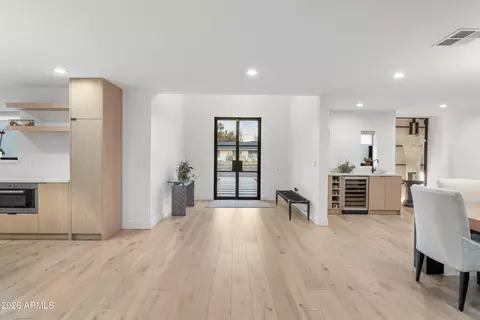Entry Way - 4639 E Osborn Rd, Phoenix, AZ 85018 photo 3 of 4