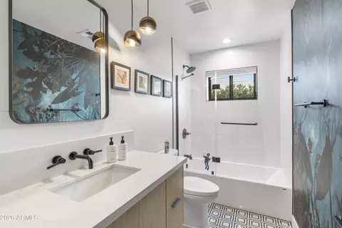 Bath - 4639 E Osborn Rd, Phoenix, AZ 85018 photo 9 of 9