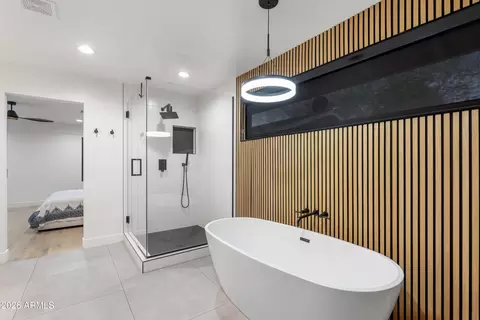 Bath - 4639 E Osborn Rd, Phoenix, AZ 85018 photo 6 of 9