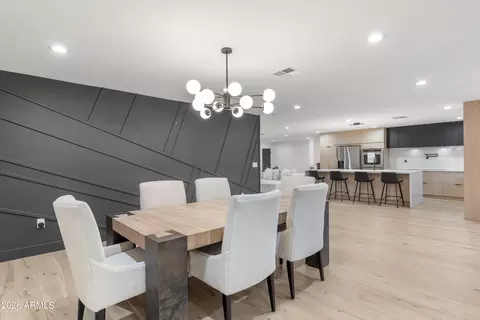 Dining - 4639 E Osborn Rd, Phoenix, AZ 85018 photo 2 of 4
