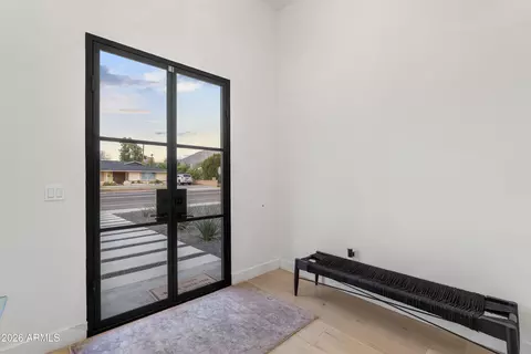 Entry Way - 4639 E Osborn Rd, Phoenix, AZ 85018 photo 2 of 4