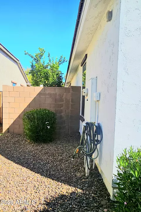 Exterior - 140 E Bernie Ln, Gilbert, AZ 85295 photo 3 of 12