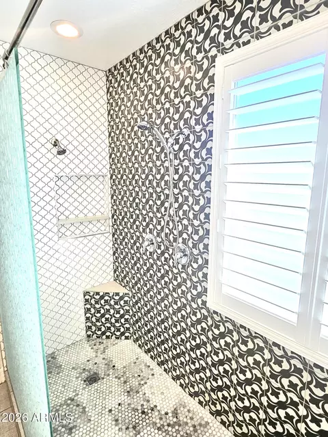 Bath - 140 E Bernie Ln, Gilbert, AZ 85295 photo 3 of 4