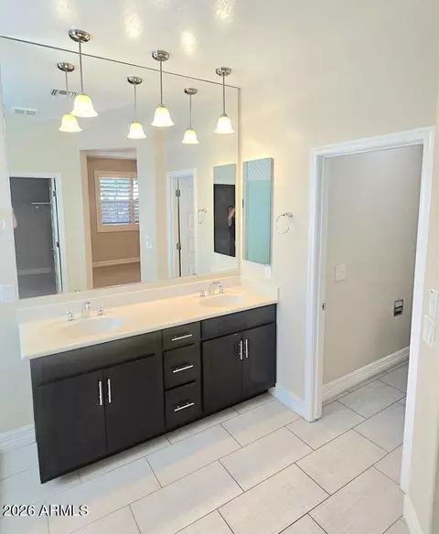 Bath - 140 E Bernie Ln, Gilbert, AZ 85295 photo 2 of 4