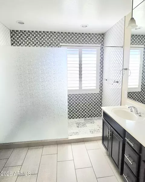 Bath - 140 E Bernie Ln, Gilbert, AZ 85295 photo 1 of 4